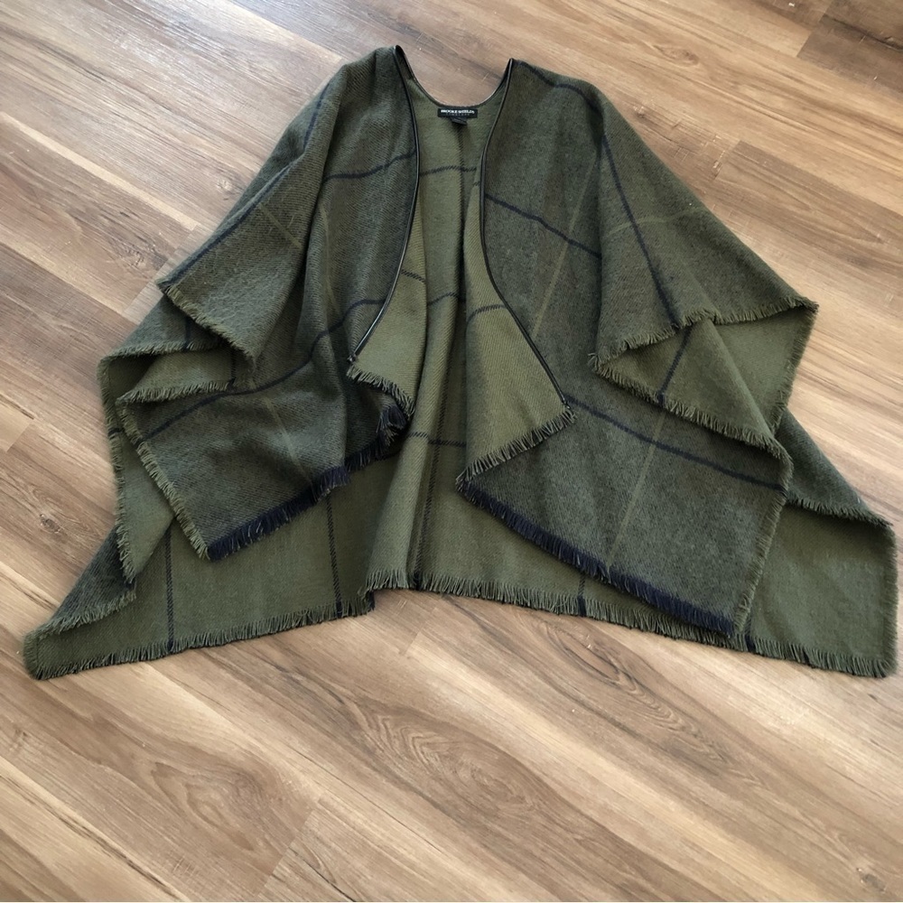 Brooke Shields Timeless Olive Green Poncho Throw Shrug Os